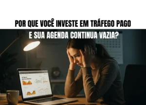 Mulher frustrada olhando para o notebook com gráficos de desempenho de anúncios, representando médicos que investem em tráfego pago, mas não conseguem agendamentos.